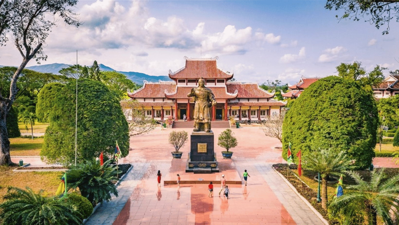 Giá vé các điểm tham quan du lịch Quy Nhơn tại Bảo Tàng Quang Trung - Tây Sơn.
